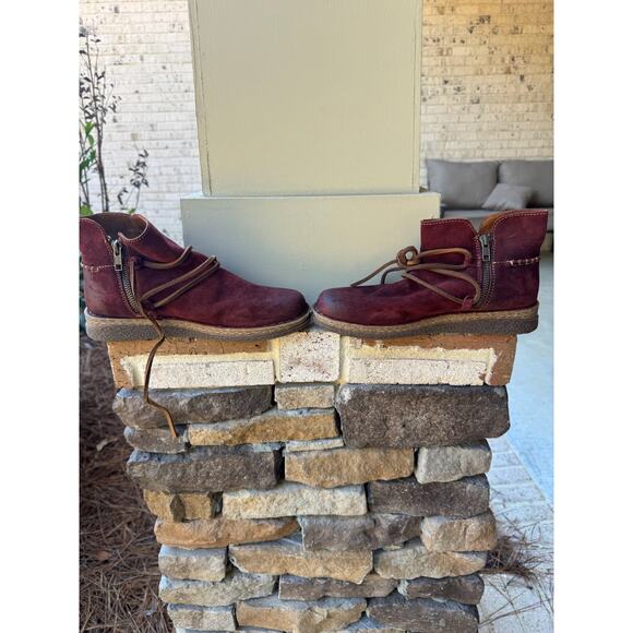 Born Women's Calyn Red Suede Bootie-Style BR0027644-Size 7.5 - Picture 3 of 8